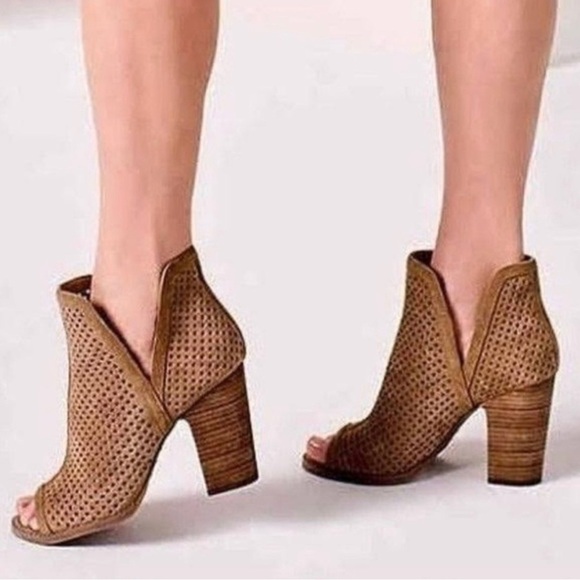 Lucky Brand Shoes - LUCKY Brand Larise Booties Size 9.5